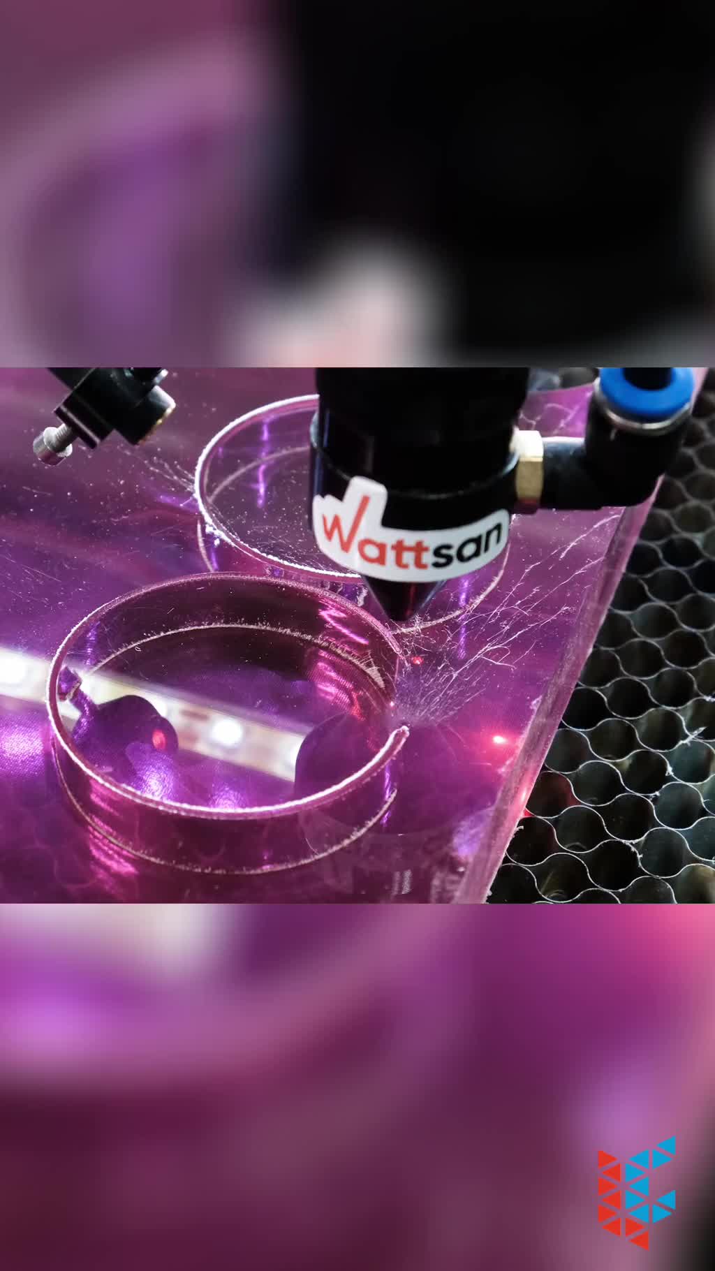 Защитная плёнка на акриле: зачем она нужна?