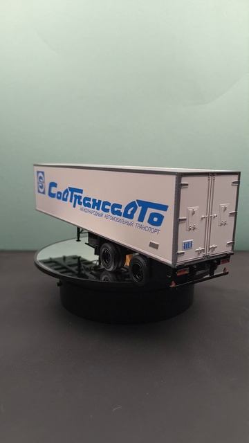 Volvo F12 Turbo с полуприцепом Lamberet 1:43 Start Scale Models SSM