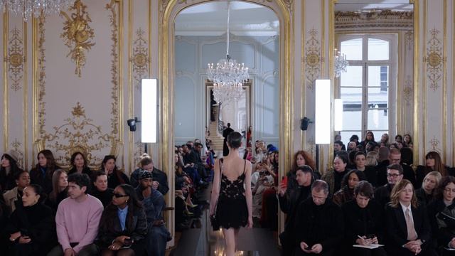 Показ коллекции Valentino Le Noir осень-зима 2024-2025