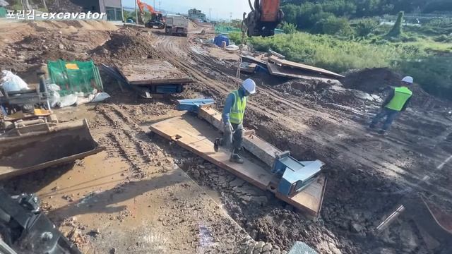 Работы по монтажу электрощитов в дорожном строительстве, демонтаж и засыпка траншей.