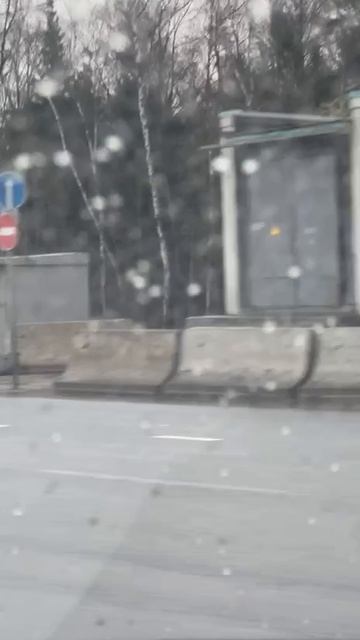 Автомобиль вспыхнул во время движения на Киевском шоссе