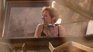 Екатерина Черноусова в пространстве выставки династии Андрияки в Тамбовской картинной галерее.