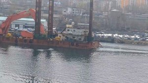 Плавающий Экскаватор ПОРТ ВЛАДИВОСТОКА
 #Кран #Владивосток