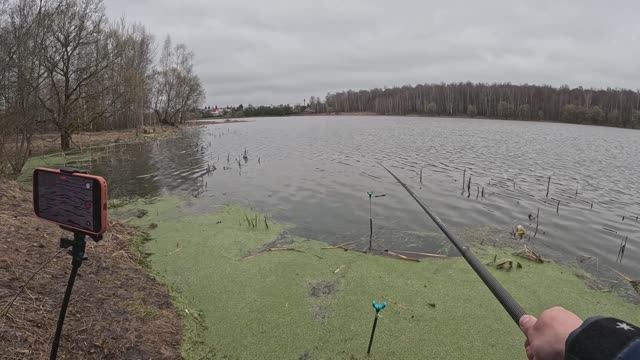 Ловля Плотвы Весной. Апрель 2026. Вода в области еще ледяная.