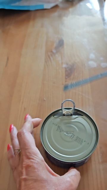 Простейший способ открыть консервы не ломая ногти