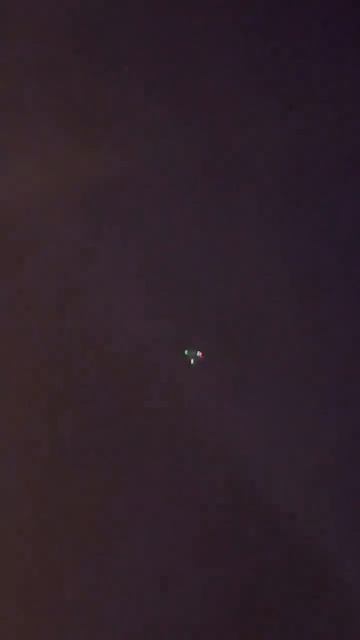 Треугольный Корабль Сбрасывает Капсулу