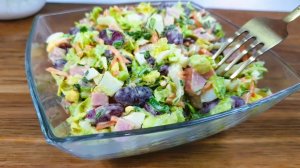 Ну очень вкусный салат, от которого невозможно оторваться! Салат за 10 минут. Съедят за минуту!