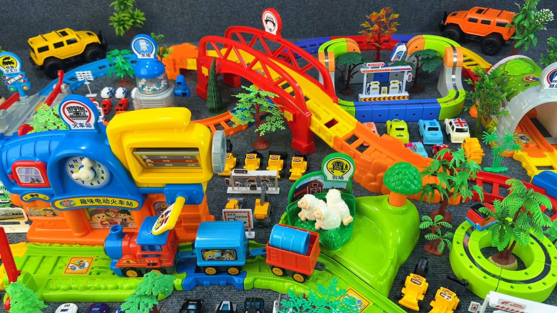 Железная дорога 🚂 Игрушечная станция и поезда! Игра для детей