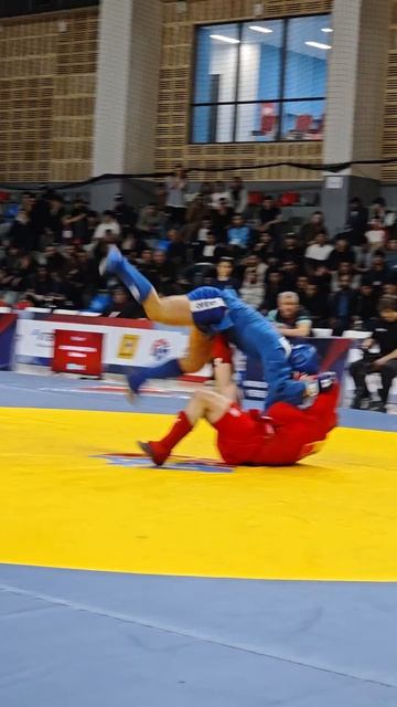 A powerful throw from Ovanes ABGARIAN (RUS) at the semifinals against Tatul AVAGYAN (ARM)