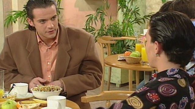 Элен и ребята 121 серия «Троянский конь» (сериал, 1992)