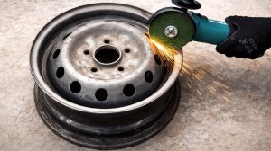 Не выбрасывайте старый автомобильный диск, сделайте из него простейший переносной гриль для дачи