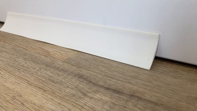 Коннелюрный плинтус из ПВХ под ковролин и линолеум 25х25 мм