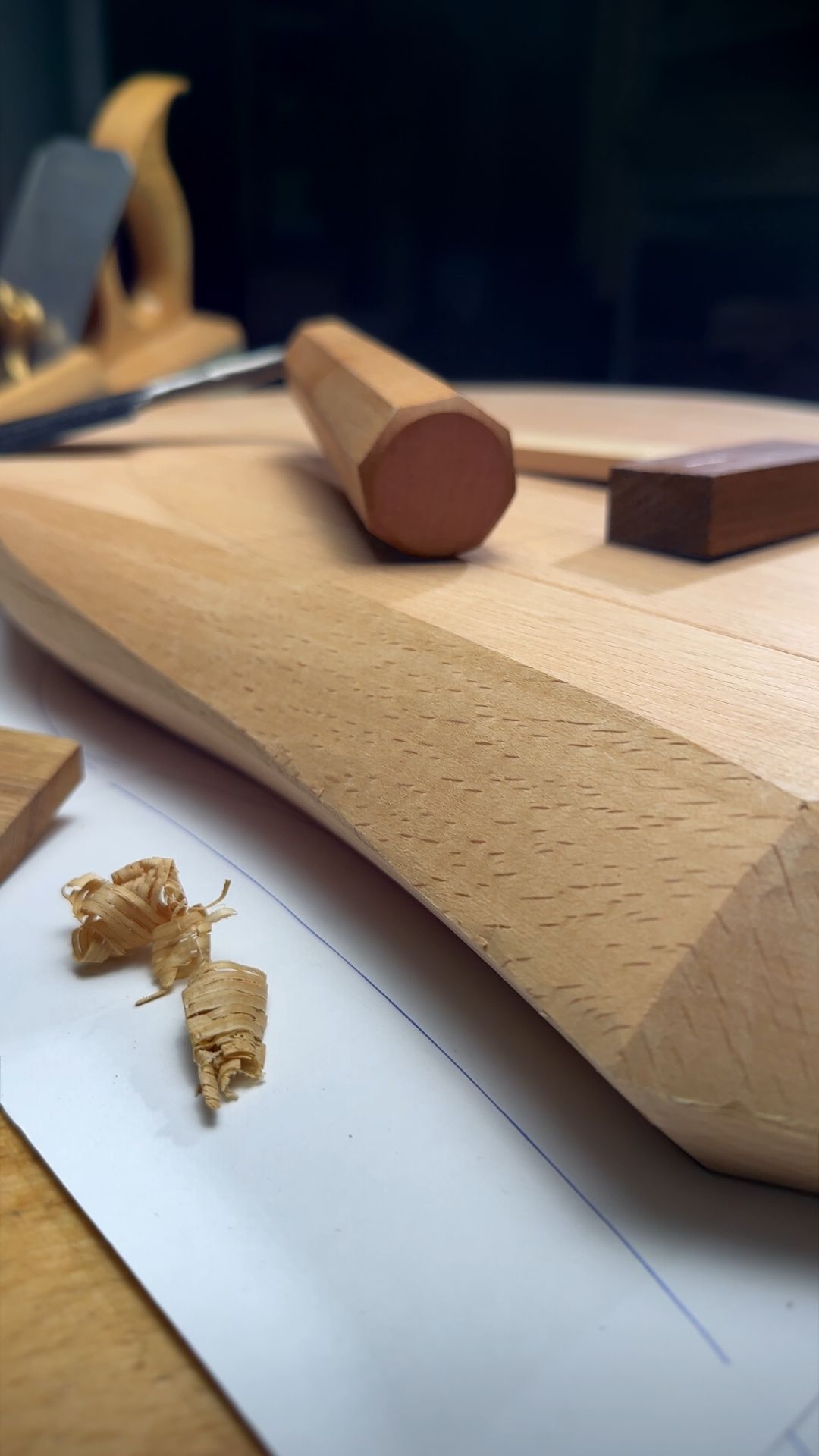 Как сделать переменную и сужающуюся фаску (слив, сбег)