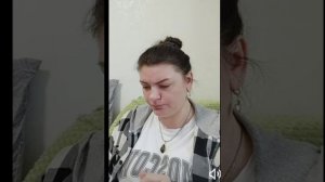 Мошенница даёт советы желающим переехать в Россию.
