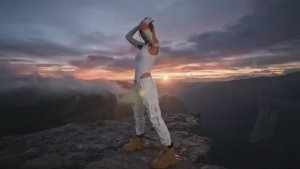 Jennie van der Laan — Echoes in the Night (Official Music Video)