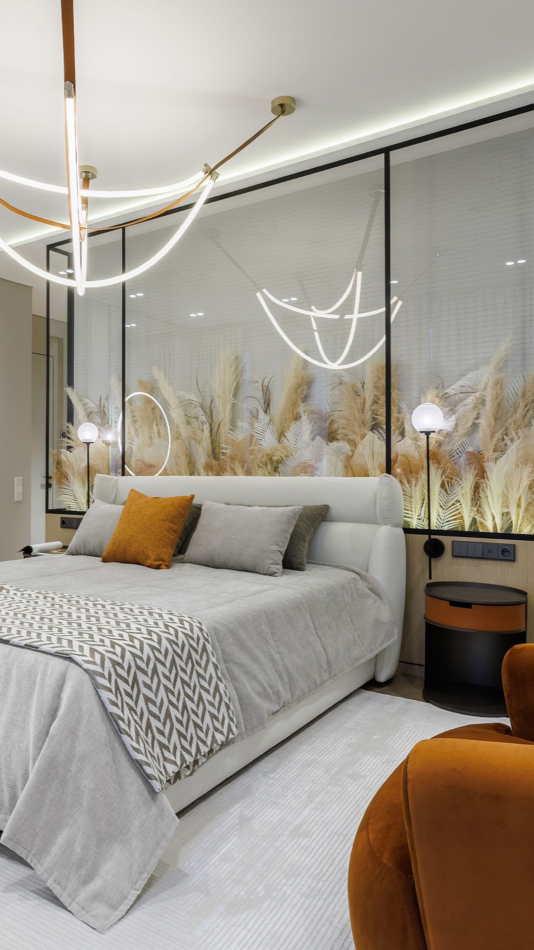 Аквариум - самое необычное изголовье кровати!