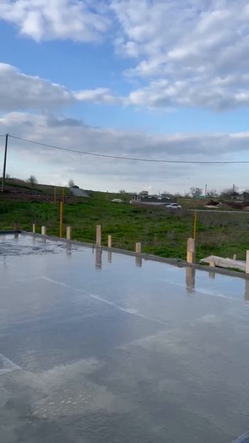 Залили бетонную плиту  строим сразу несколько частных домов строимкварталами домстрой стройка