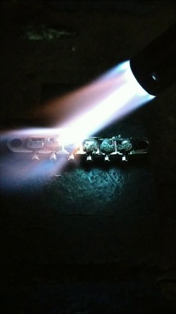 Из чего же делают бриджи для гитар