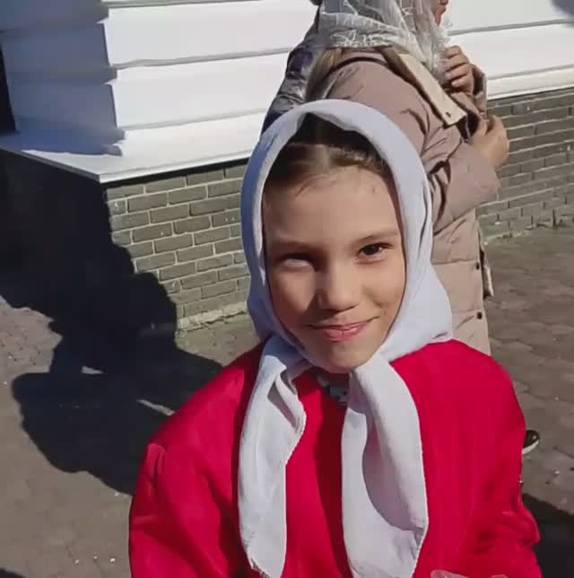 СВЕТЛАЯ СРЕДА  С КСЮШЕЙ НА КРЕСТНОМ ХОДУ