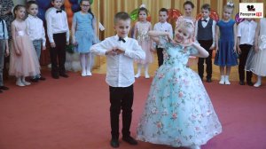 Сними меня фотограф - выпускники позируют для классного кадра - а как было у вас помните?