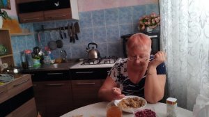 Жизнь пенсионеров.Обед.