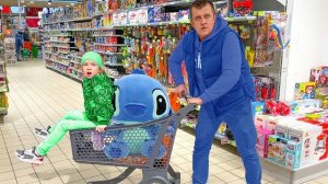 СОФУНЬЯ ШАЛУНЬЯ - СОФИЯ ПРОТИВ ПАПЫ. ПОКУПКИ В МАГАЗИНЕ.