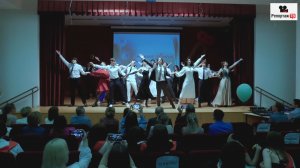 Прекрасный вальс выпускников на последнем звонке в школе - а помните ли вы свой вальс, напишите...