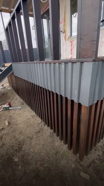 Отделка цоколя. Дом на сваях #домаизсиппанелей #сип #сипдом #сиппанели #стройка