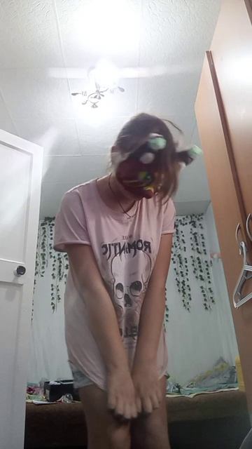 дело было вечером делать было нечего (сор что в шортах просто у меня нет юбки)