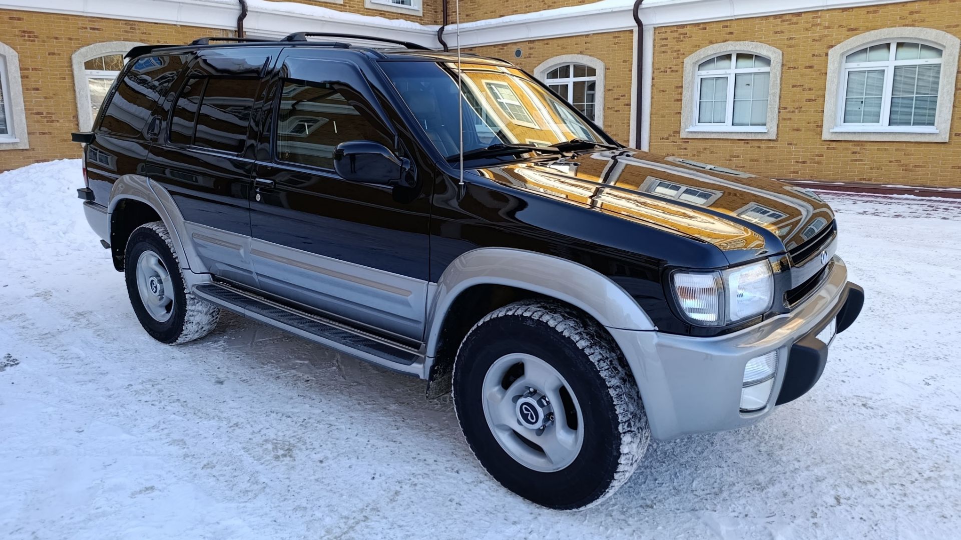 Продается Infiniti QX4 1999 год