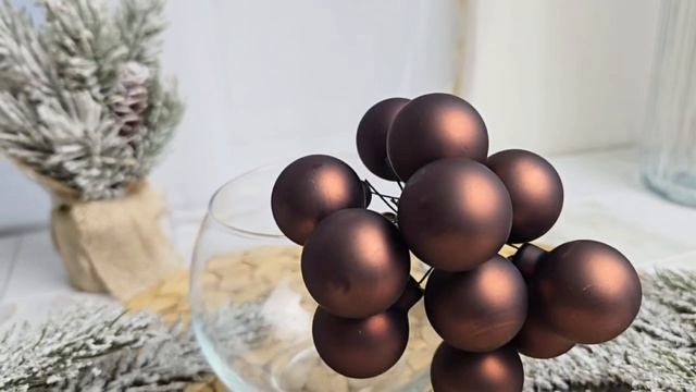 ГРОЗДЬ стеклянных матовых шариков на проволоке 12 шаров по 25 мм цвет: тёмный шоколад 2000711