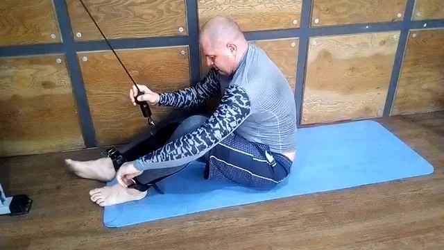 растяжение  поясницы и укрепление мышц коленного и тазобедренного суставов