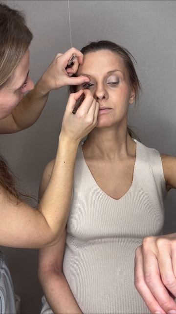 «Глубоко посаженные глаза — непроблема! ✨ Как сделать взгляд распахнутыми выразительным»
Привет, кра