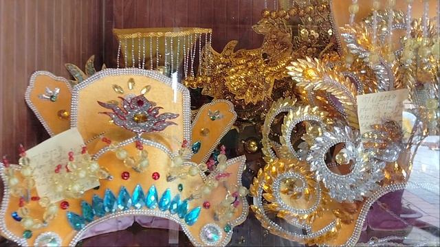 Платья и головные уборы вьетнамских императоров !