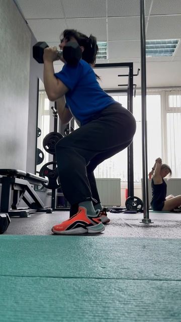 Воздушные приседания кроссфит