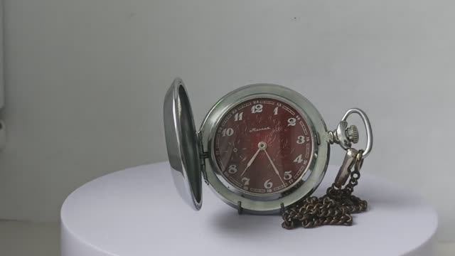 Советские карманные часы Молния СССР юбилейные  в продаже