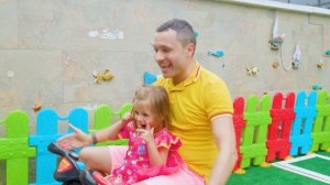 Проходим сквозь стену — смешная песенка про волшебную палочку Майи