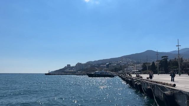 Ялта. Набережная им.В.И.Ленина. Кофе. Море. Утка и фонтан. 07.04.26. Крым. Crimea. Yalta.