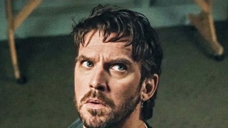 УЖАС: ДЬЯВОЛ В СЕРЕБРЕ Официальный трейлер (2026) Дэн Стивенс, Ужасы [4K]