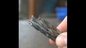 Вот такая интересная самодельная штука для заточки сверла.