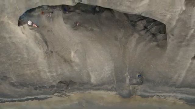 Поход с ловлей рыбы и приготовлением пищи в морской пещере