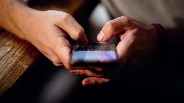 БЕСКОНЕЧНЫЙ ЭКРАН. МИЛЛИОН ПУСТЫХ СООБЩЕНИЙ