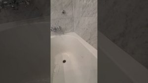 Герметизация стыка ванны , замена силикона