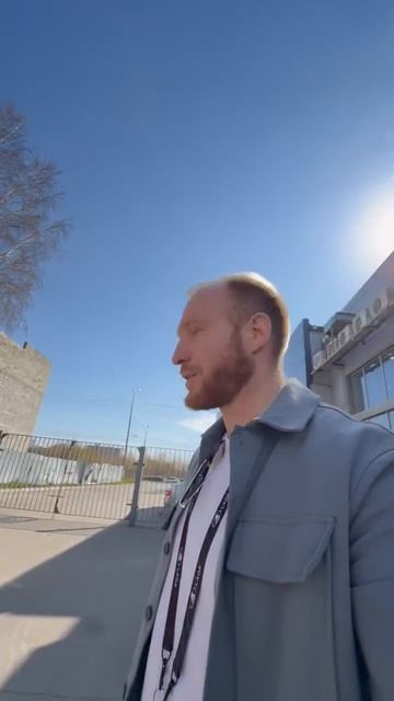 Максимальная Нива Травел белого цвета уезжает в Нижегородскую область