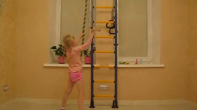 Миланья ТВ. Трюки на турнике