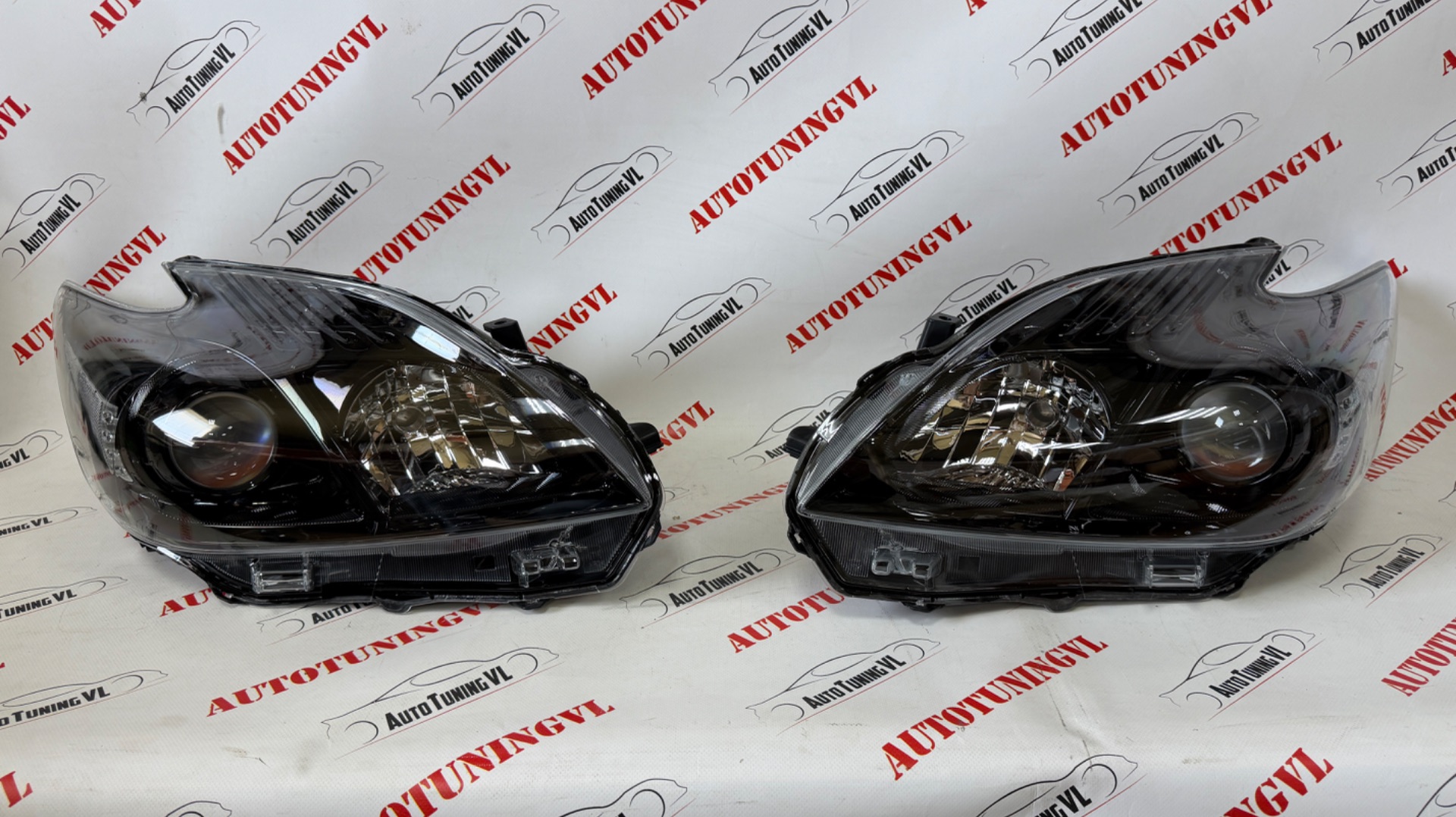 Фары на PRIUS 30 , ЧЕРНЫЕ