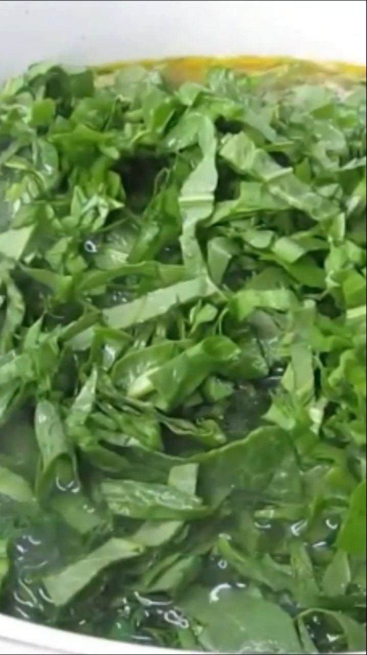 Весенний лёгкий суп. Из полезного листового...овоща  не подумала бы но вот прочла.Удивлена!