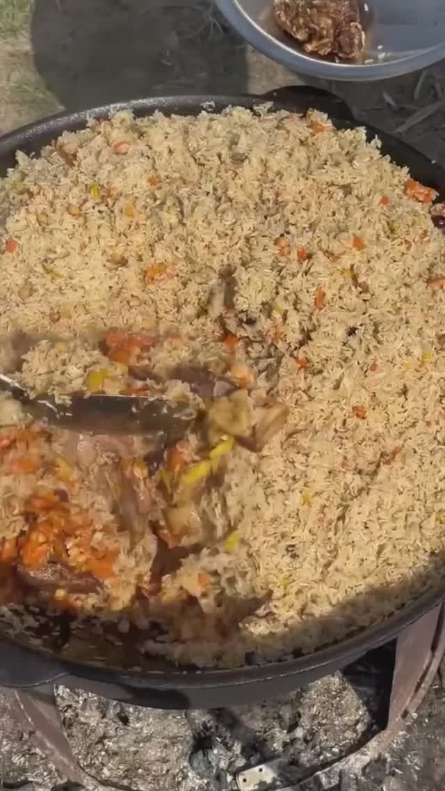 Плов на большую компанию.