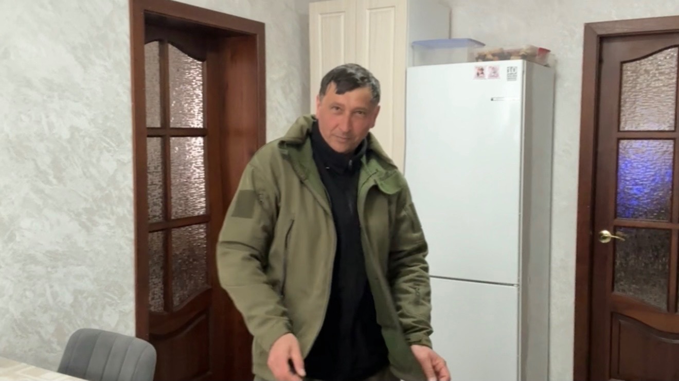 Не успел приехать и скорей работать