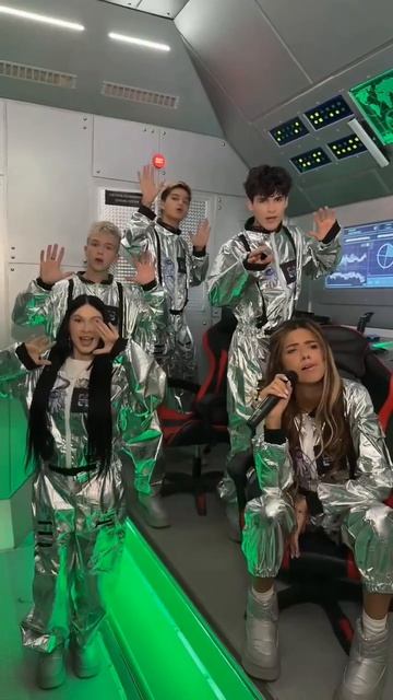 БИЛЕТЫ НАКАНЦЕРТИК НАШ В МАСКВЕ КУПИЛИ?